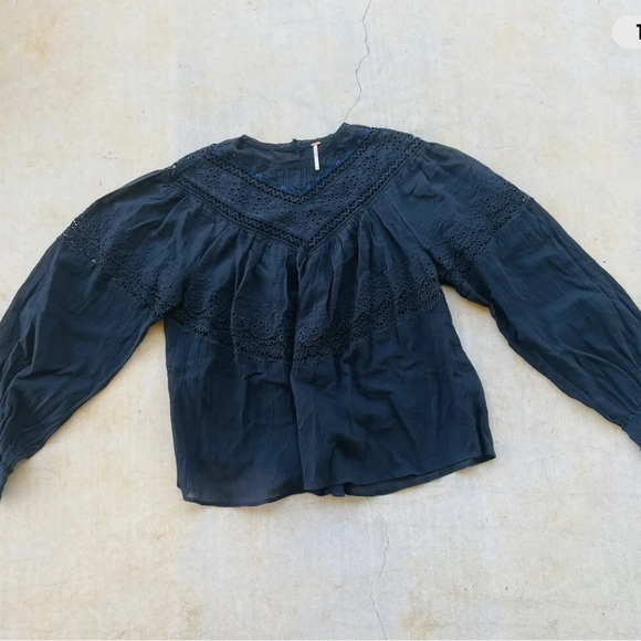 Free People Tops - Free people eyelet L top
